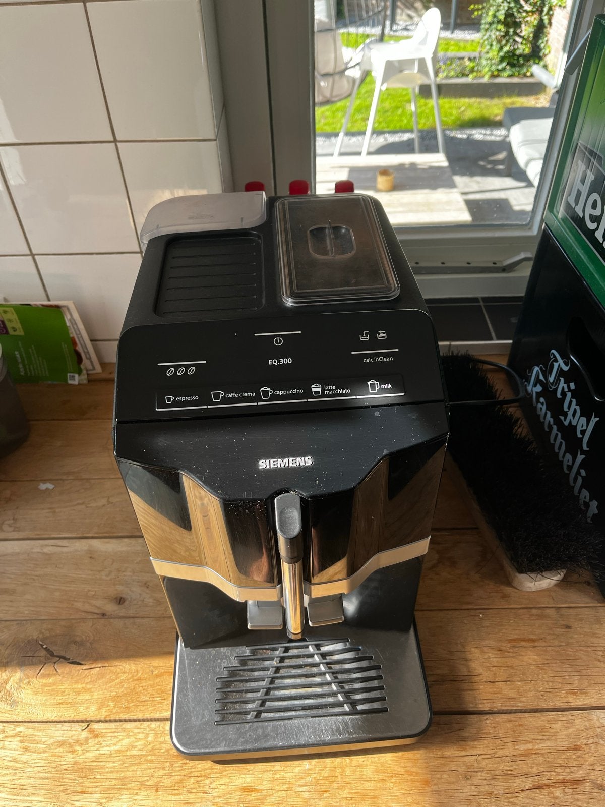 Siemens EQ.300 koffiemachine, Witgoed en Apparatuur, Koffiezetapparaten, Ophalen, Afneembaar waterreservoir, Gebruikt, 10 kopjes of meer