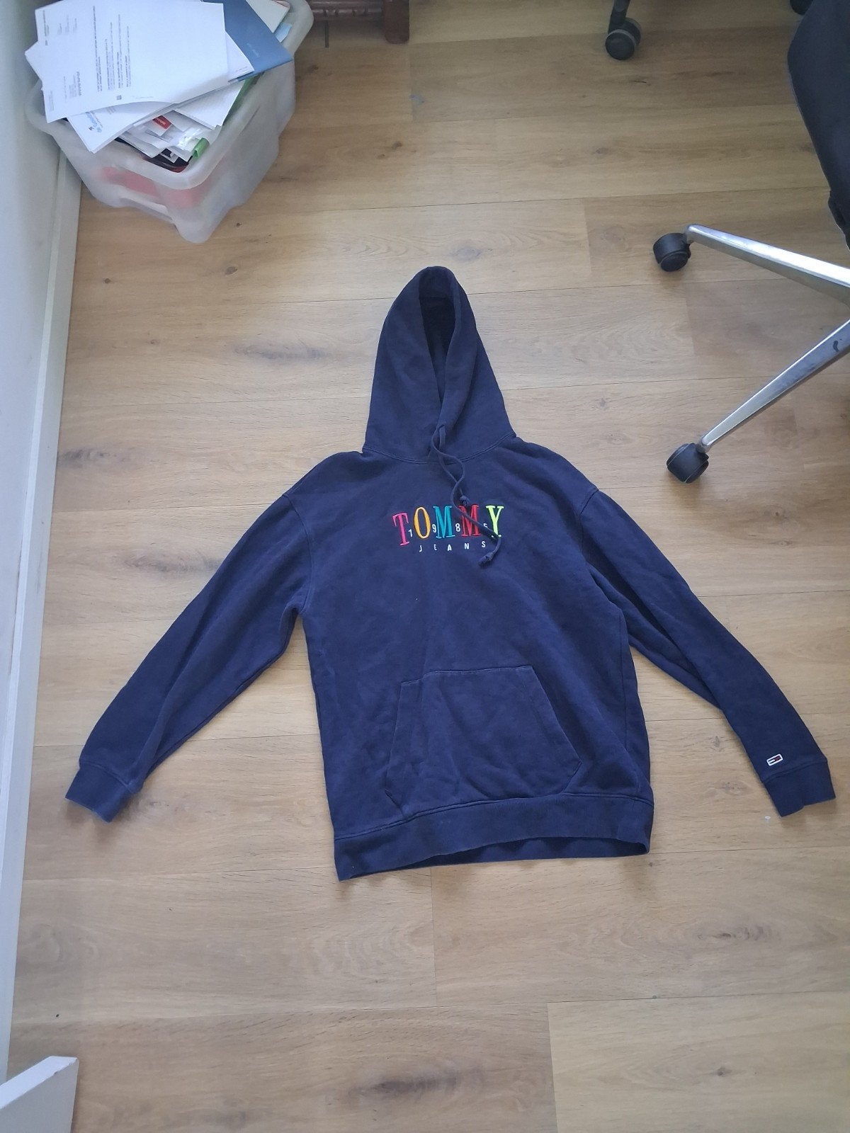 Tommy Jeans Hoodie Maat M - Blauw met Kleurrijke Opdruk, Ophalen of Verzenden, Zo goed als nieuw, Tommy Jeans, Maat 48/50 (M)