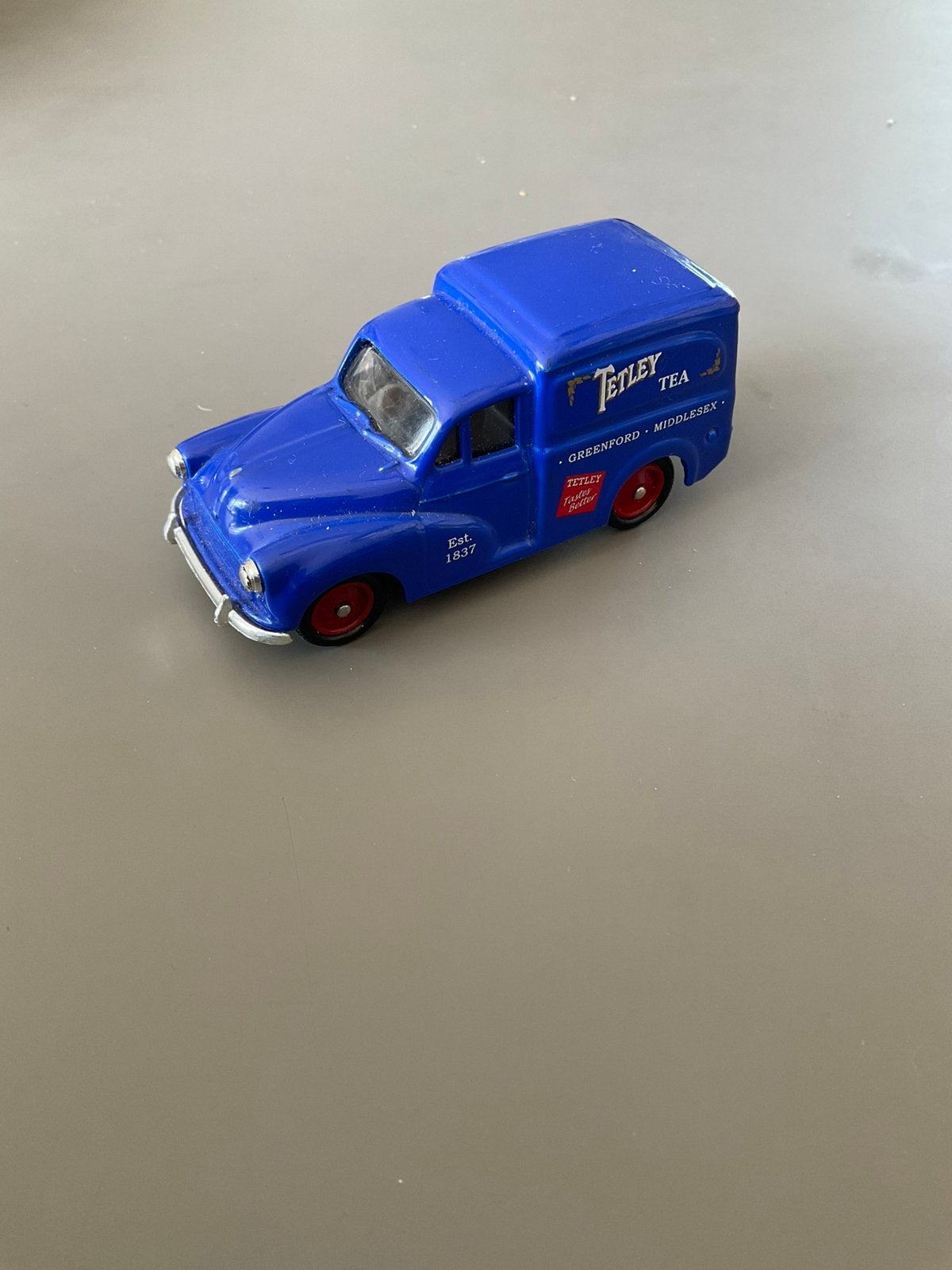 Morris Minor Van Tetley Tea, Lledo Days Gone, schaal 1:43., Ophalen of Verzenden, Zo goed als nieuw, Auto