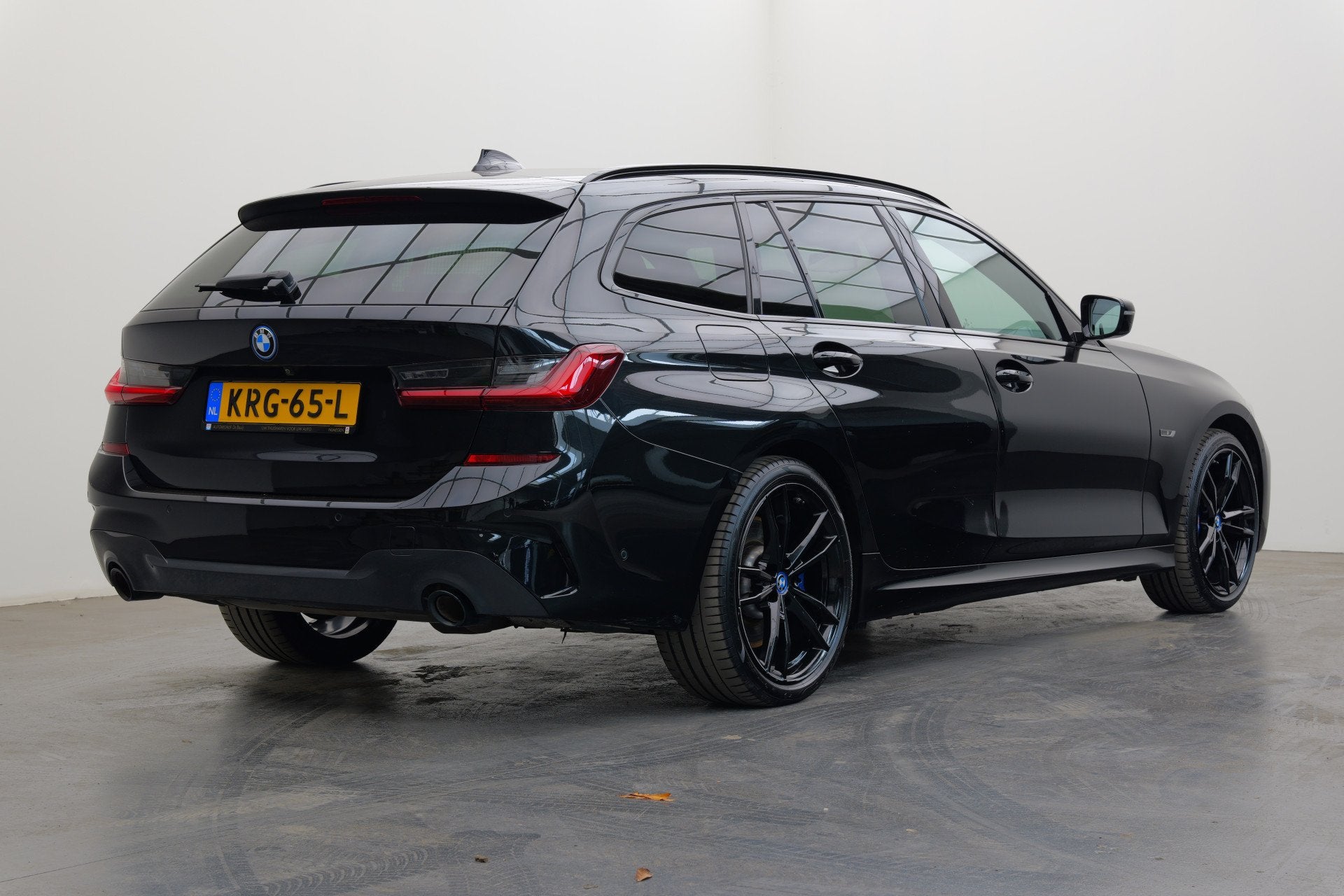 BMW 3 Serie Touring 320e M Sport | Half leer | 19" Licht met, 1998 cc, Gebruikt, Zwart, 4 cilinders