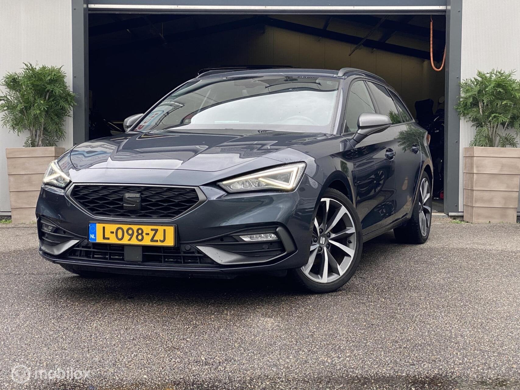 Seat Leon Sportstourer 1.5 eTSI FR Business Intense | NAP |, Auto's, Euro 6, 4 cilinders, 150 pk, Leon