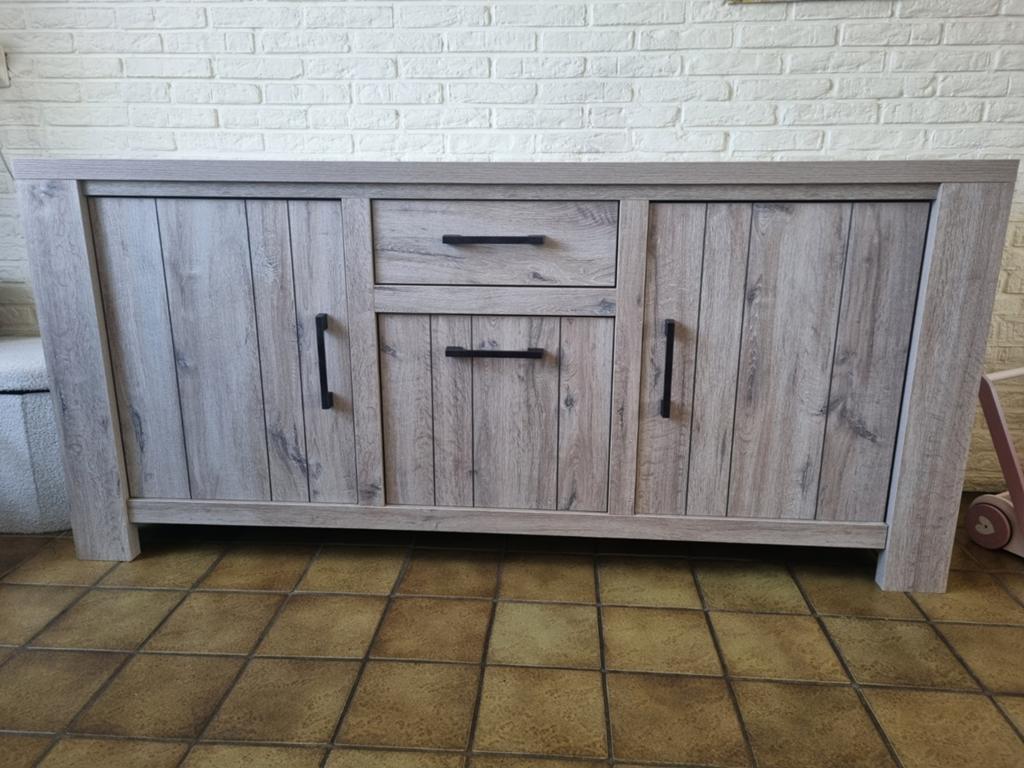 Modern dressoir, Ophalen, 150 tot 200 cm, Zo goed als nieuw, 25 tot 50 cm