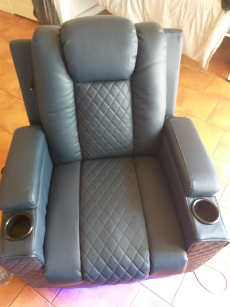 Luxe relaxfauteuil met massage en bekerhouders, Kunststof, 100 tot 125 cm, Modern, Comfort, Ophalen of Verzenden