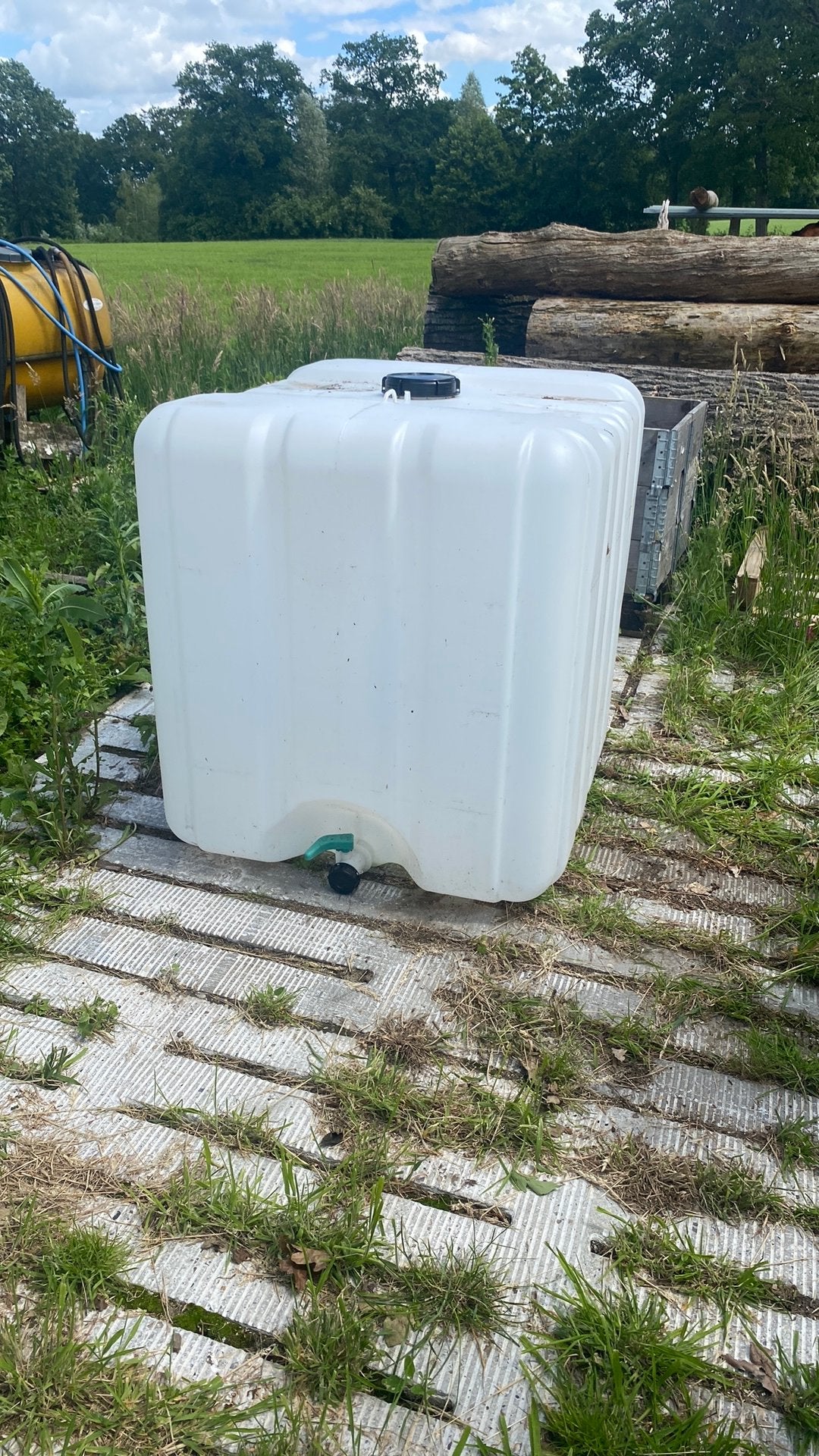 Watervat, ibc vat, waterton, hottub, 150 liter of meer, Ophalen, Zo goed als nieuw