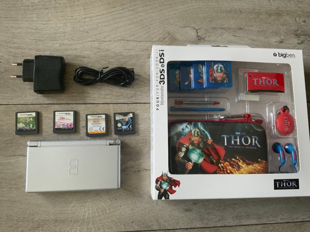Nintendo DS Lite Wit + Oplader Hoesje & Stylus + Spellen, Wit, Ophalen of Verzenden, Zo goed als nieuw, Met beschermhoes of tas