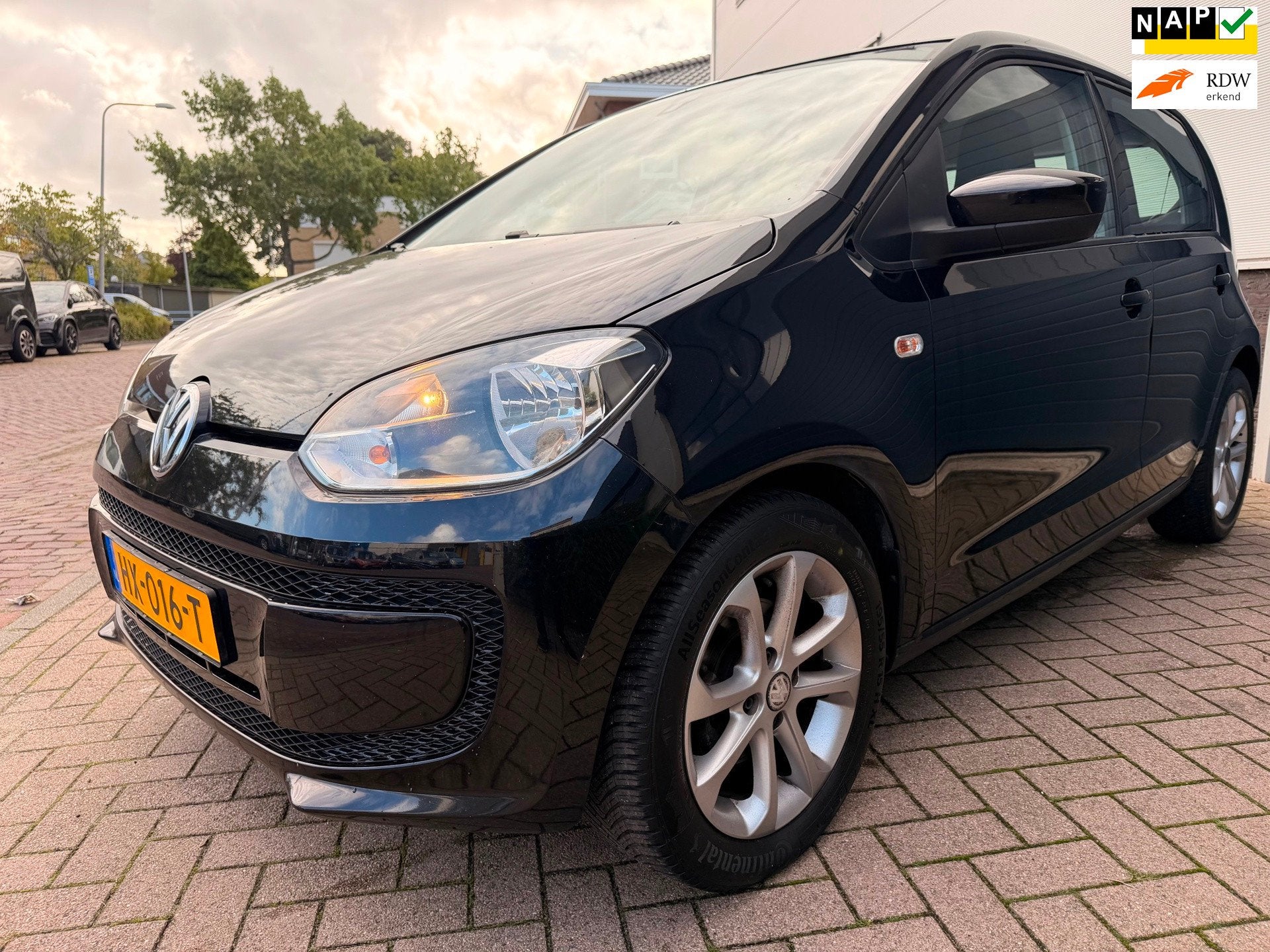 Volkswagen Up! 1.0 move up! BlueMotion/Airco/Aux/Bluetooth t, Voorwielaandrijving, Gebruikt, 840 kg, Zwart