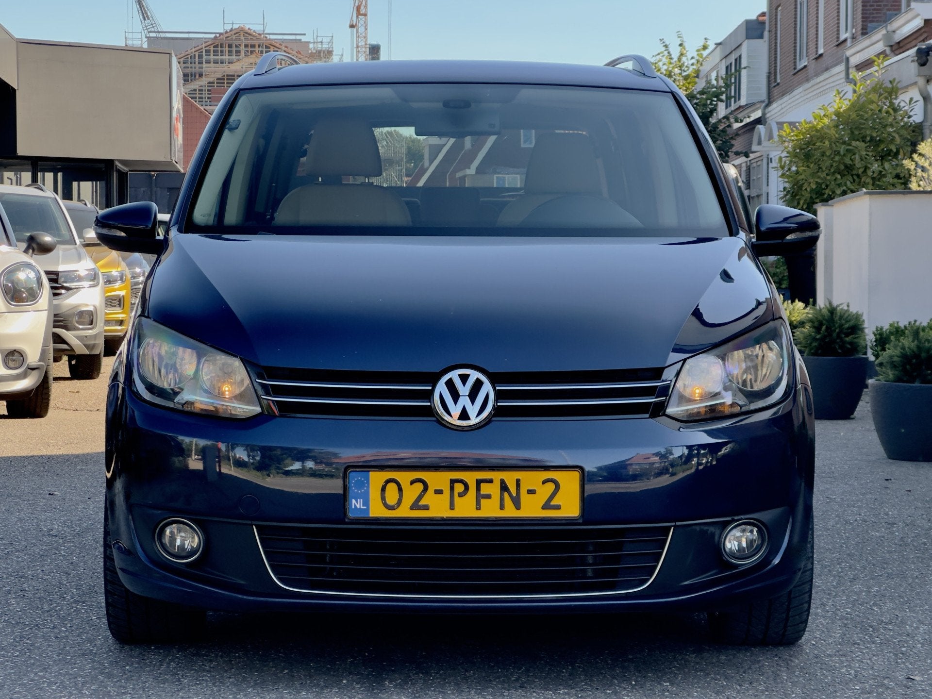 Volkswagen Touran 1.4 TSI AUT7 HIGHLINE 7PERS NAVI AIRCO LED, Auto's, Euro 5, 15 km/l, Gebruikt, Beige
