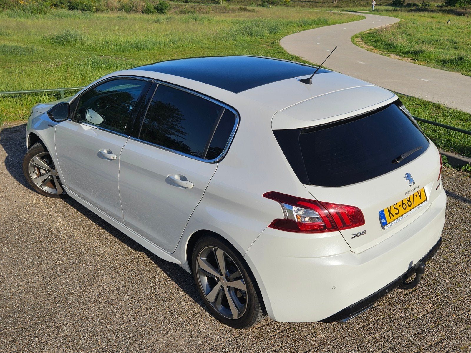 Peugeot 308 GT-line *CAMERA*ALL SEAS*FULLLED*PANOD*AFN TREK*, Auto's, Peugeot, Voorwielaandrijving, Zwart, Leder en Stof, Origineel Nederlands