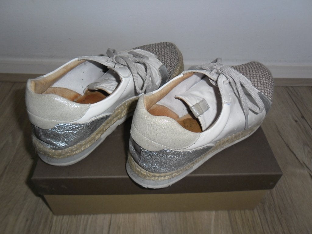 Kanna Witte Sneakers Met Zilverkleurige Pailletten Maat 39, Kleding | Dames, Schoenen, Wit, Ophalen of Verzenden, Kanna, Sneakers of Gympen