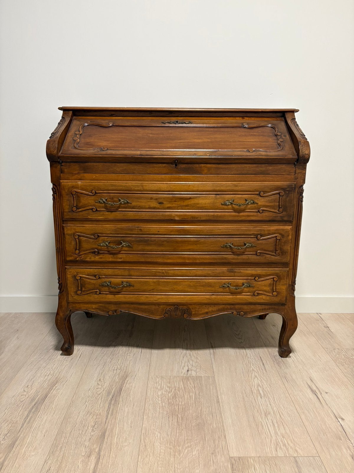 Oude houten secretaire, Ophalen