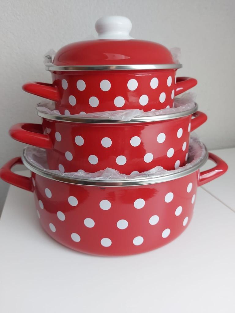 pannenset rood met witte stip Nieuw !!!, Huis en Inrichting, Keuken | Potten en Pannen, Nieuw, Pannenset, Overige materialen, Ophalen