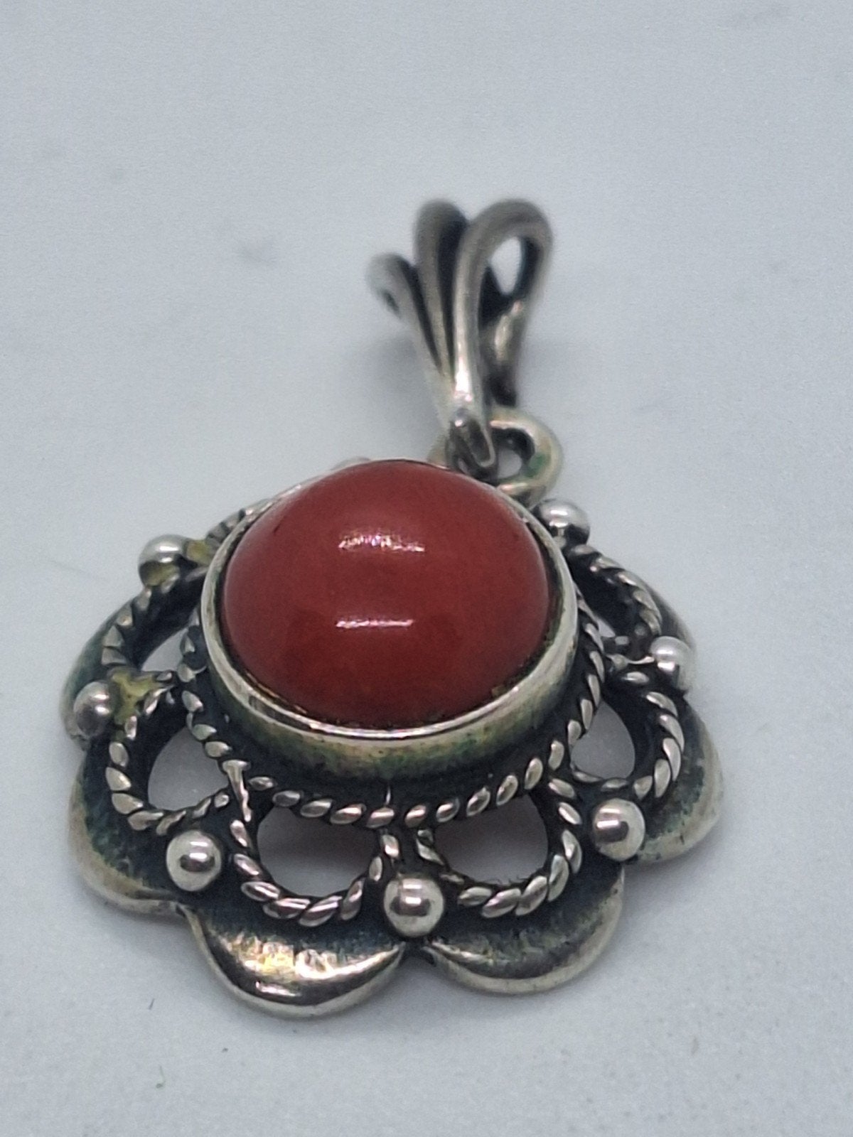 Antieke zilveren hanger met bloedkoraal, ca. 4 cm, Sieraden, Tassen en Uiterlijk, Ophalen of Verzenden, Zilver, Hanger, Met edelsteen