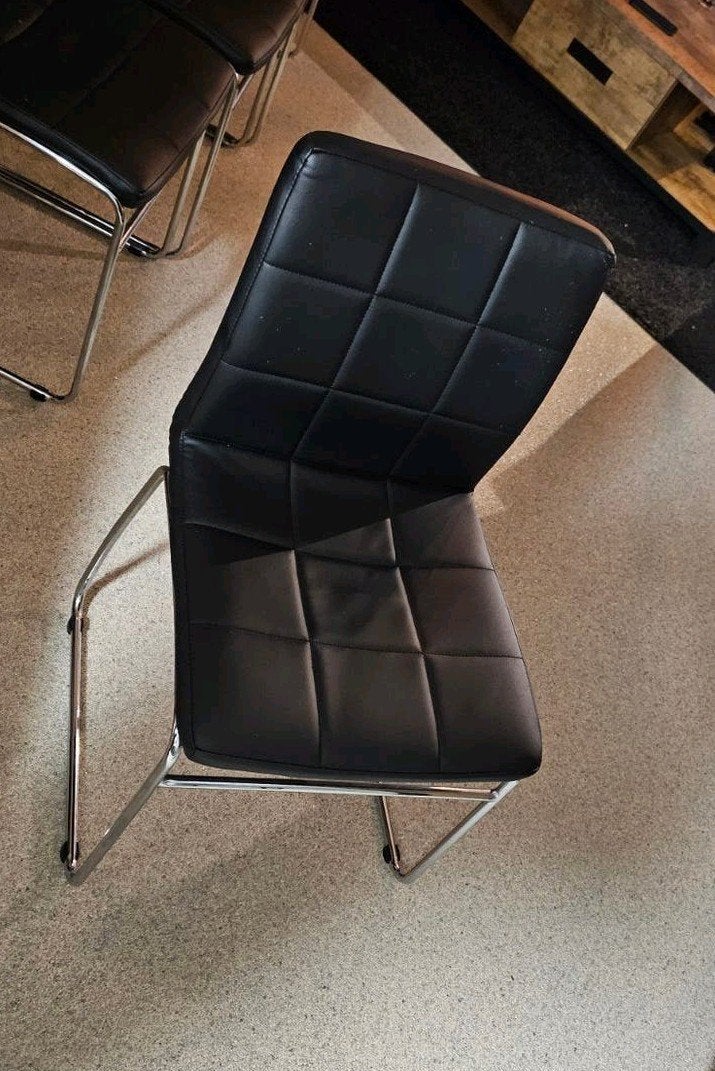 Zwarte eetkamerstoelen 4x met chromen onderstel, Ophalen, Gebruikt, Vier, Modern