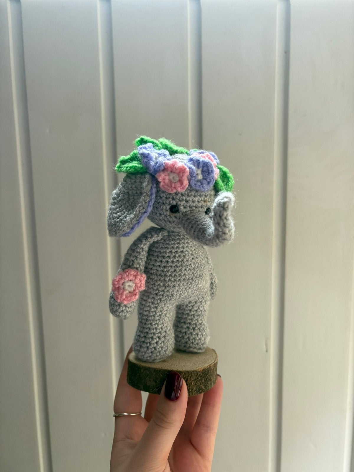 Gehaakte olifant op boomstam, Ophalen of Verzenden, Gebruikt, Overige typen