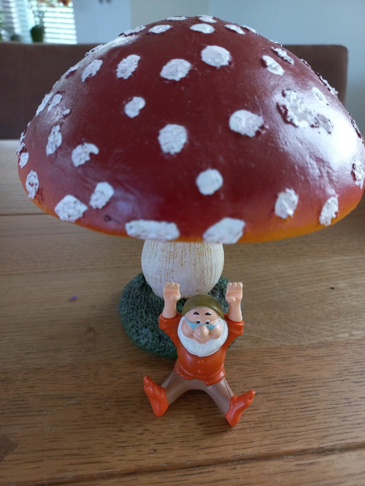 Leuke paddestoel met kabouter.  15 cm hoog., Ophalen of Verzenden, Nieuw