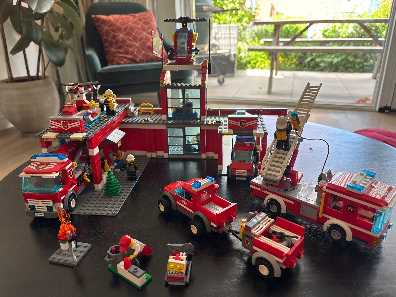 Lego City brandweerkazerne met extra voertuigen, Ophalen, Zo goed als nieuw