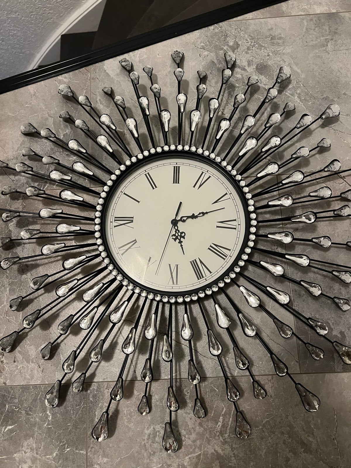 Moderne wandklok met kristallen decoratie 70cm, Wandklok, Analoog, Ophalen of Verzenden, Zo goed als nieuw