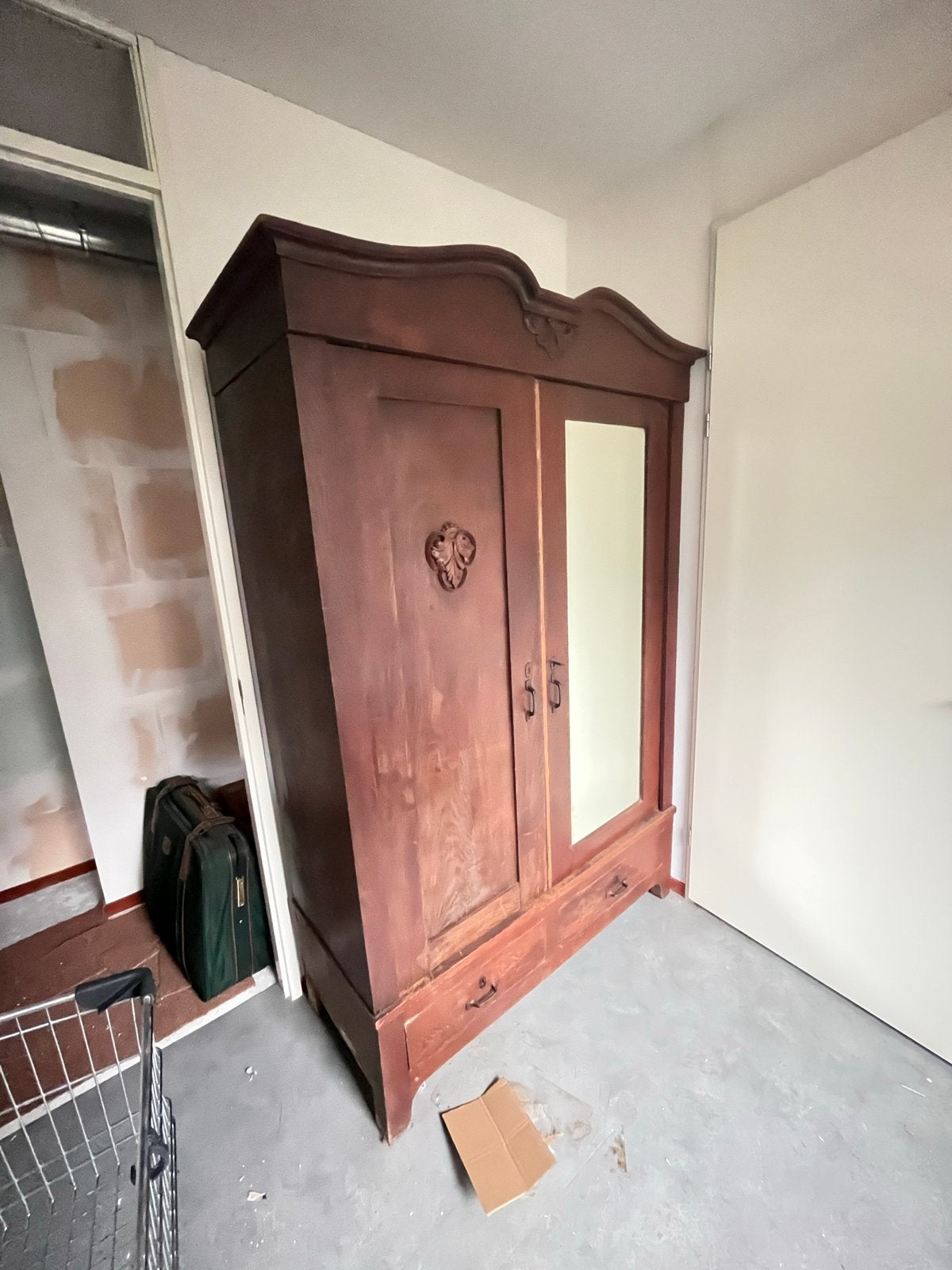 Oude houten kast, Ophalen