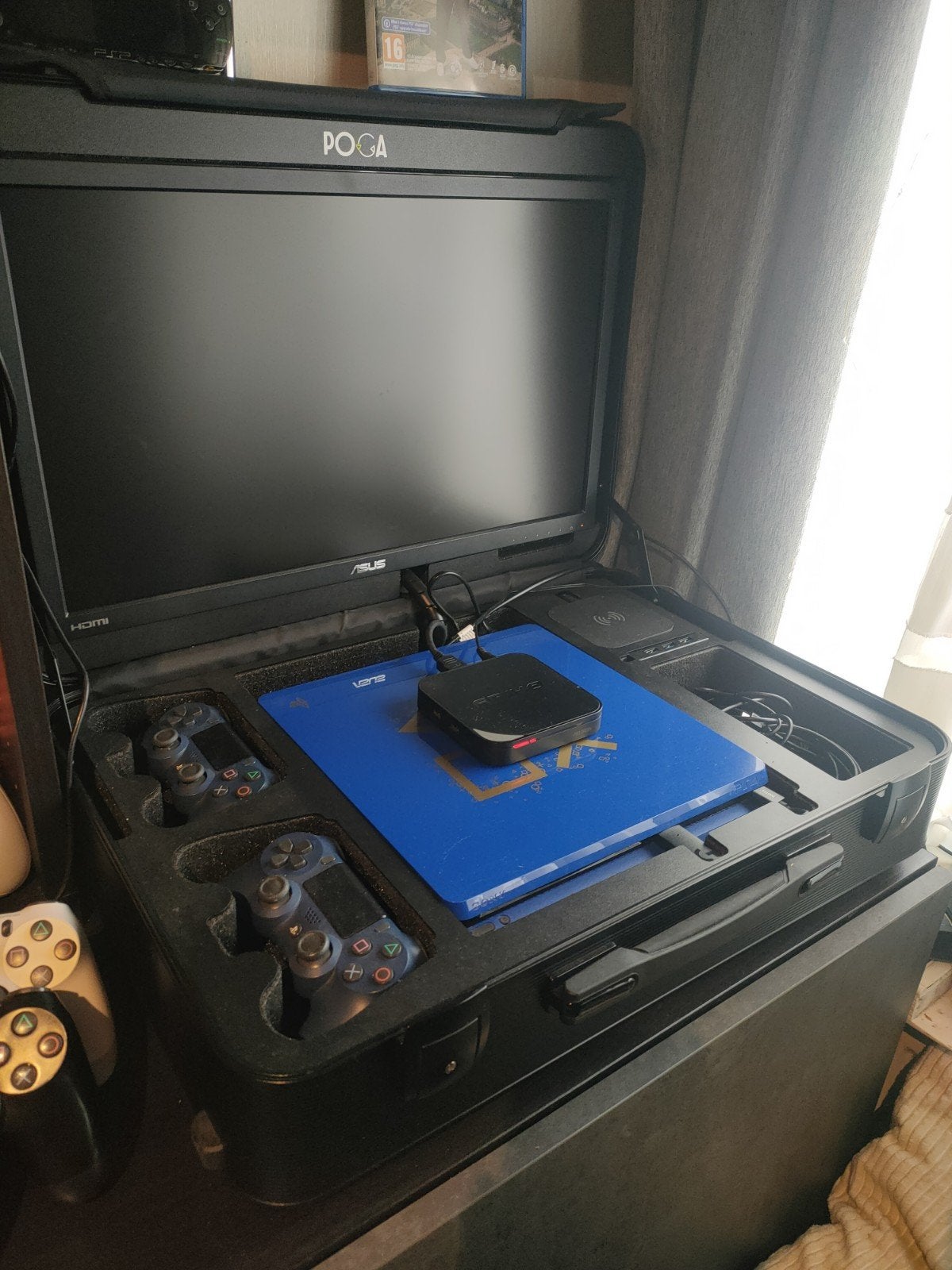 Playstation 4 Incl Poga Koffer ( kan ook ps5 in ), Ophalen, Zo goed als nieuw, Met 1 controller