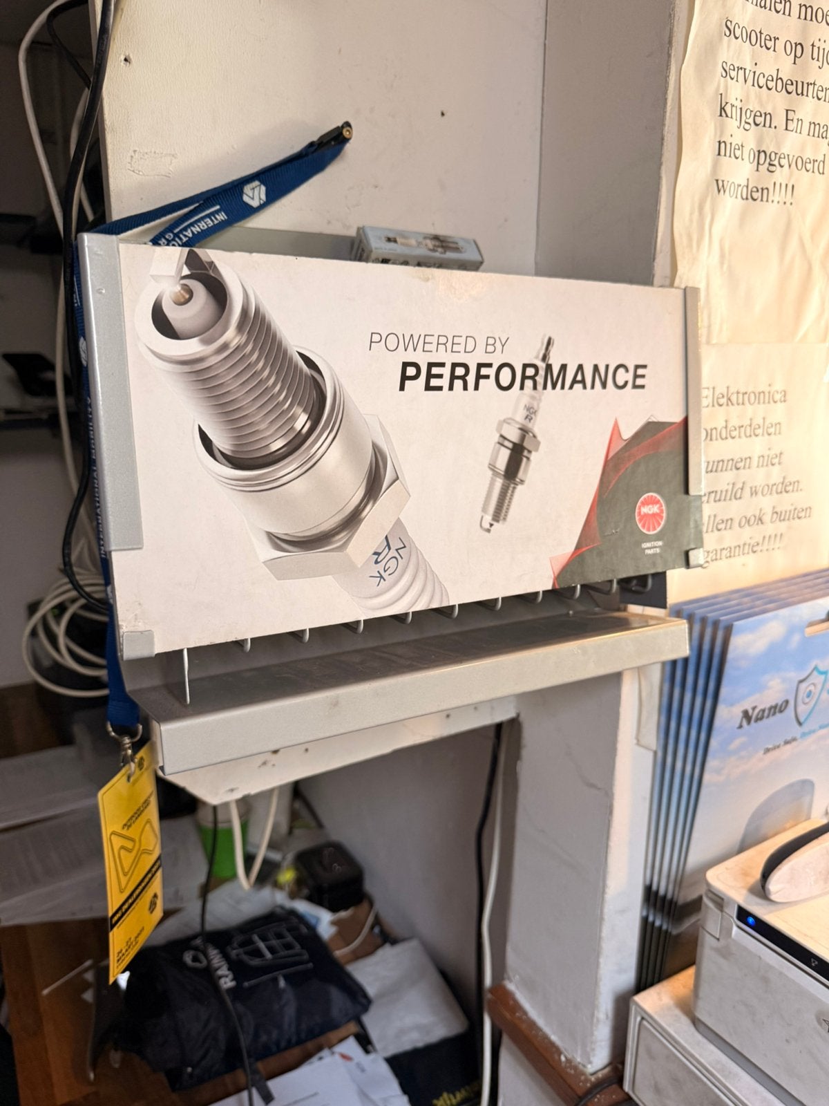 NGK Display bougie rek stelling, Verzamelen, Merken en Reclamevoorwerpen, Z, Gebruikt, Z, Z