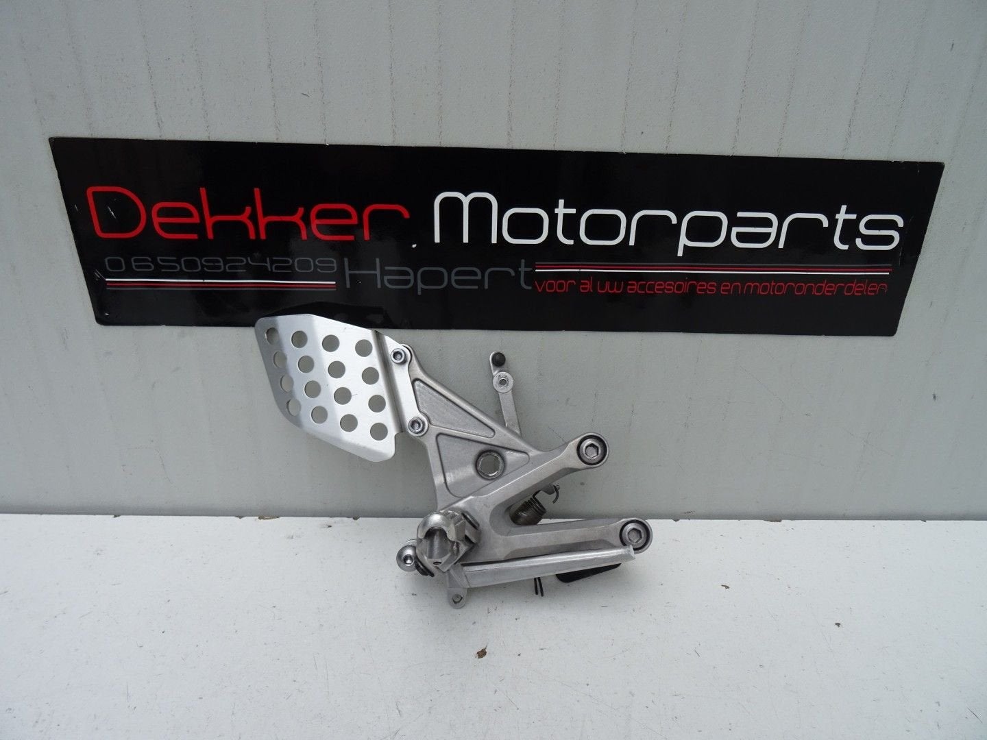 Schetsplaat Rechter voetsteun Honda CBR1000RR 2004-2007 SC57, Gebruikt, -, -, Ophalen of Verzenden