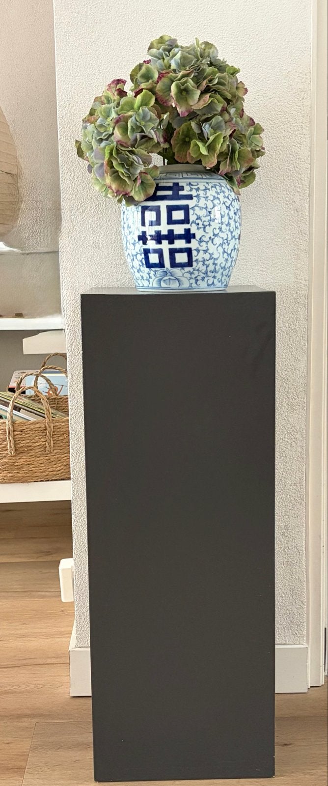 Donkergrijze zware MDF sokkel / plantenstandaard/ zuil, Huis en Inrichting, Woonaccessoires | Zuilen en Pilaren, Ophalen, Gebruikt