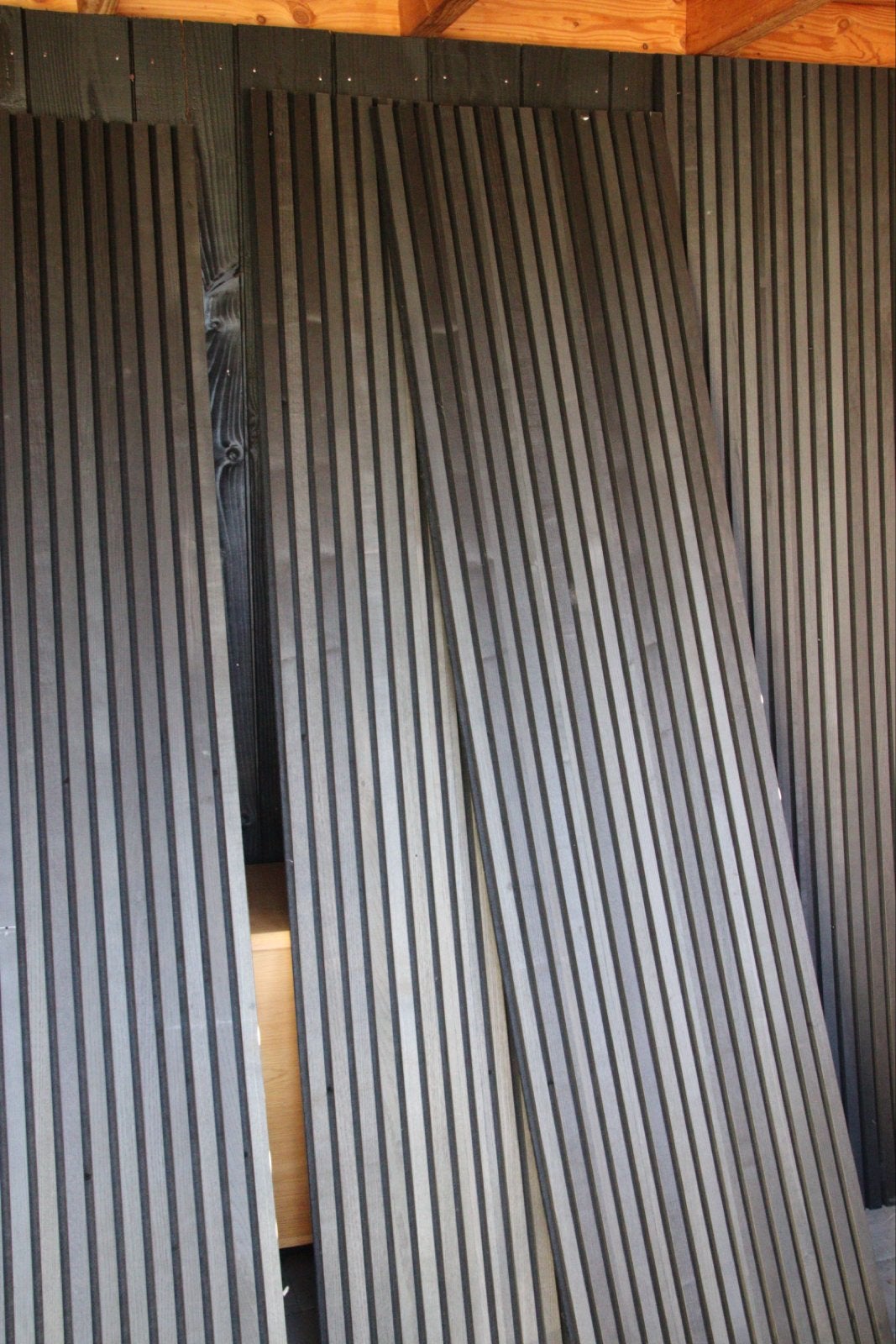 Zwarte houten lattenpanelen voor wandbekleding, Doe-het-zelf en Verbouw, Gebruikt, 25 tot 50 mm, Plank, 300 cm of meer
