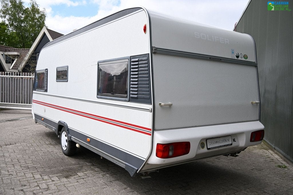 Solifer Artic 570, Caravans en Kamperen, Caravans, Bedrijf, Ringverwarming, 6 tot 7 meter, Tot en met 4