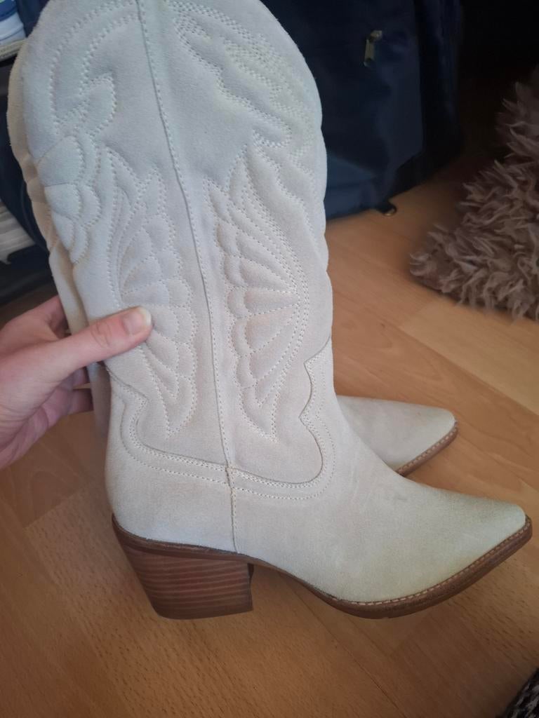 Lange cowboy laarzen, NIEUW, Kleding | Dames, Schoenen, Nieuw, Hoge laarzen, Beige, Ophalen of Verzenden