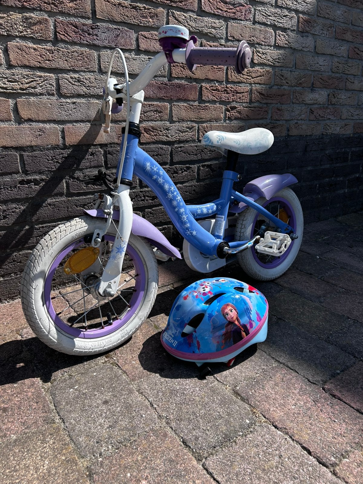 Kinderfiets Frozen incl helm en zijwieltjes, Fietsen en Brommers, Fietsen | Kinderfietsjes, Ophalen, Gebruikt, Minder dan 16 inch