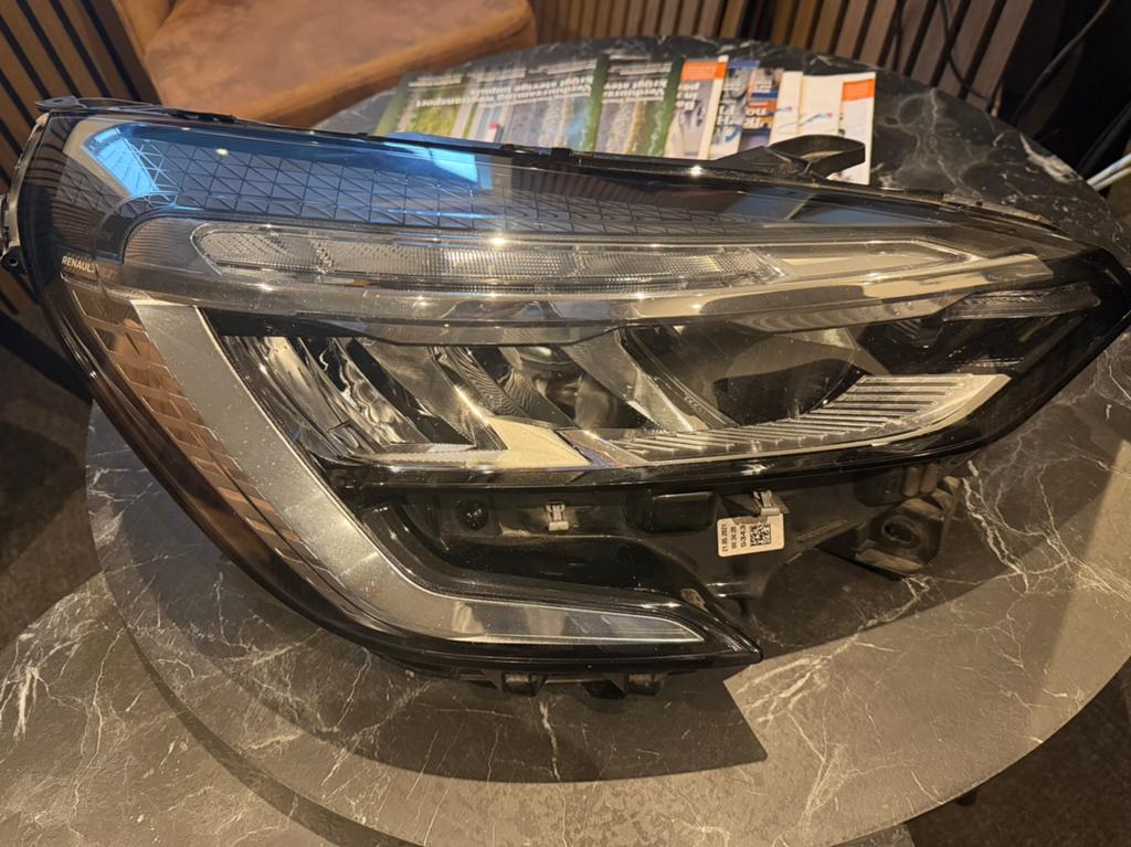Koplamp renault clio rechtsvoor bj 2020, Ophalen of Verzenden, Renault