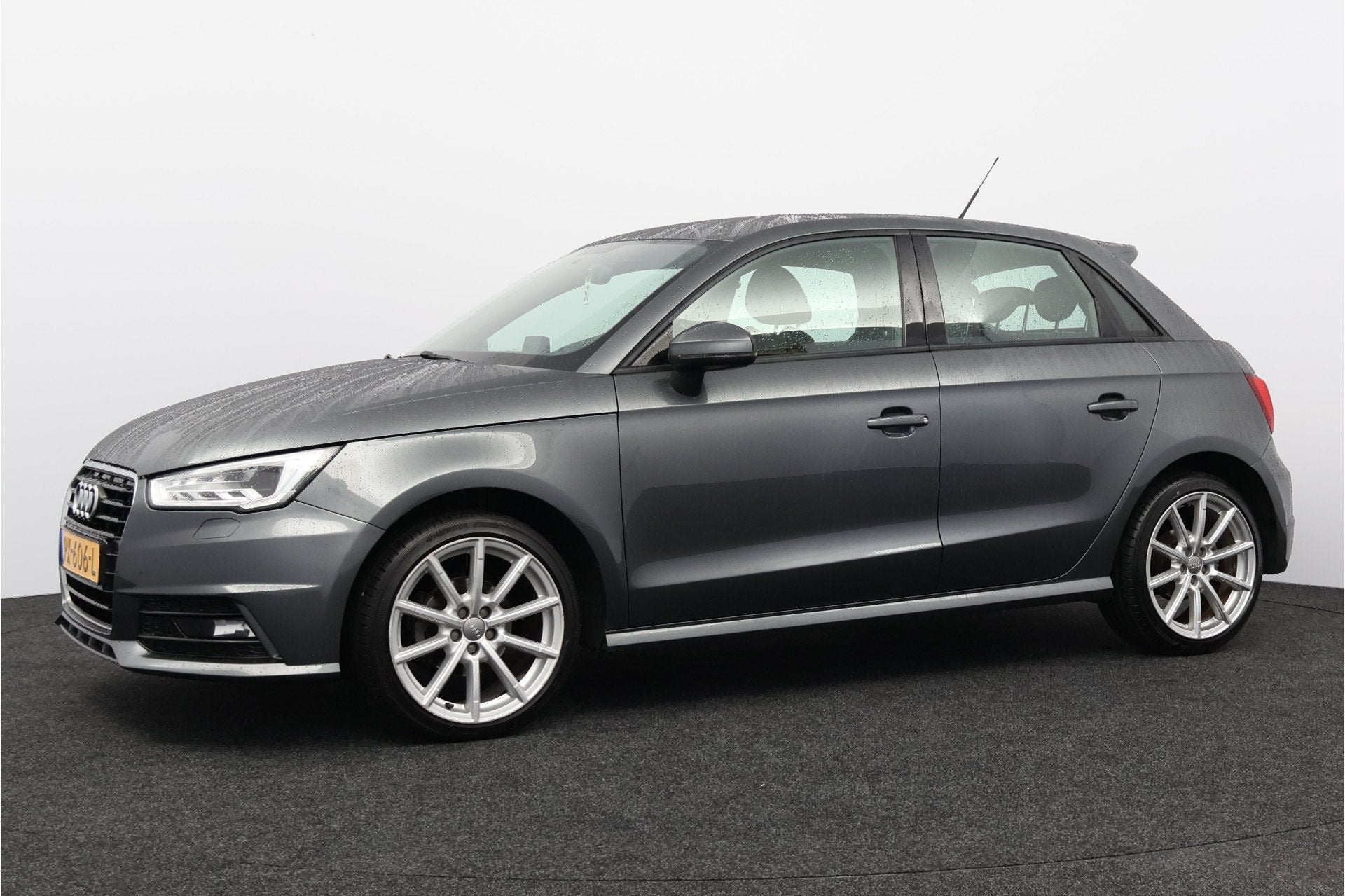 Audi A1 Sportback 1.0 TFSI S-Line/ Half-Leder/ LED Koplampen, Voorwielaandrijving, 4 stoelen, Leder en Stof, 23 km/l