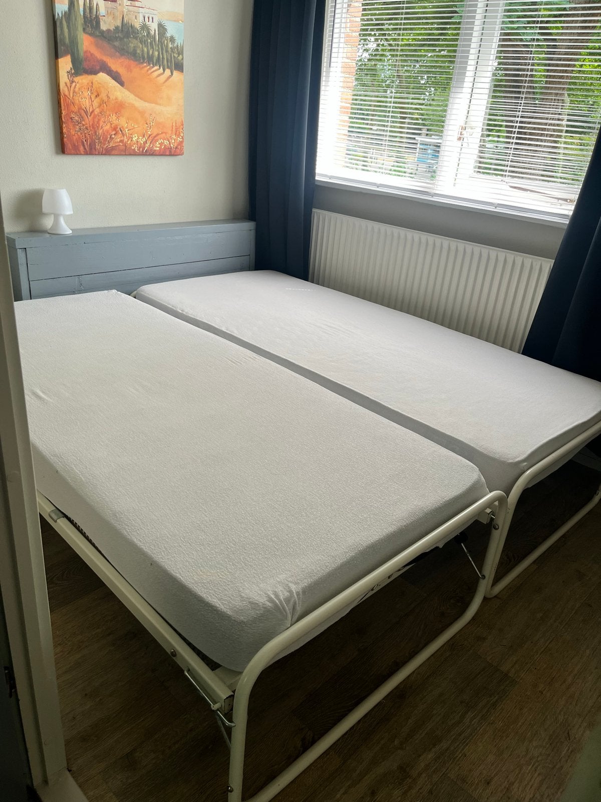Uitschuifbaar bed / logeerbed met 2 matrassen, Ophalen, 90 cm, Eenpersoons, Wit
