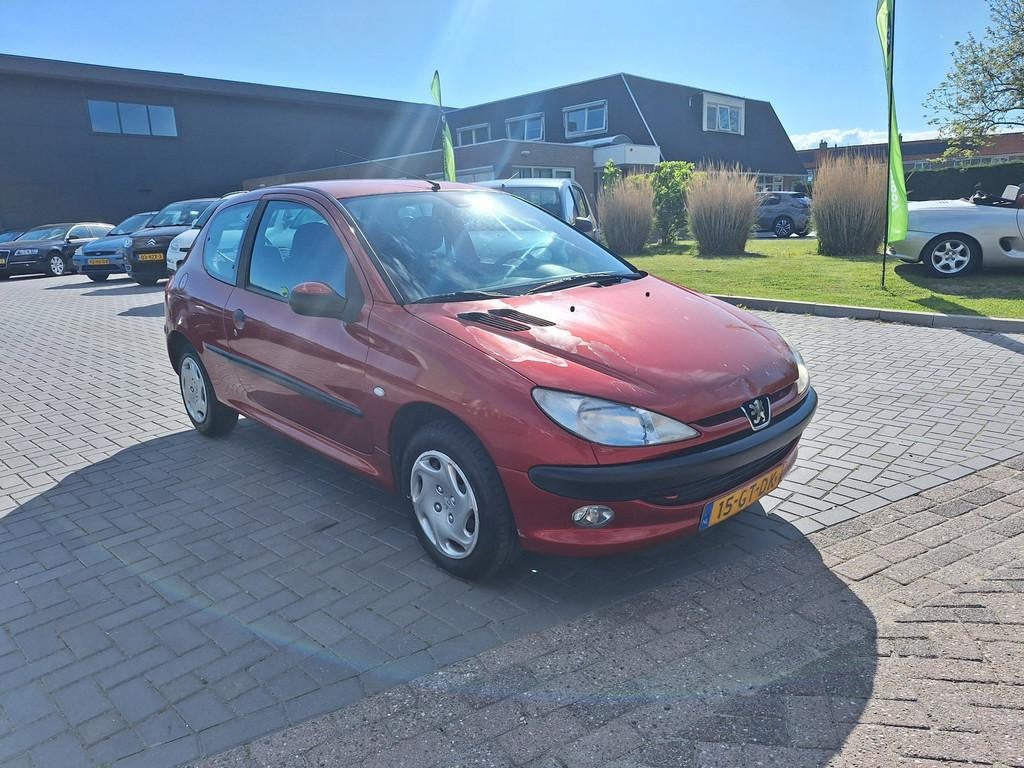 Peugeot 206 1.4 Gentry / AUTOMAAT / APK t/m mei 2027, Bedrijf, 75 pk, 1100 kg, 955 kg