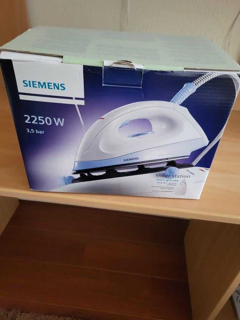 Siemens strijkijzer 2250W 3.5bar, Ophalen, Zo goed als nieuw, Strijkijzer met snoer