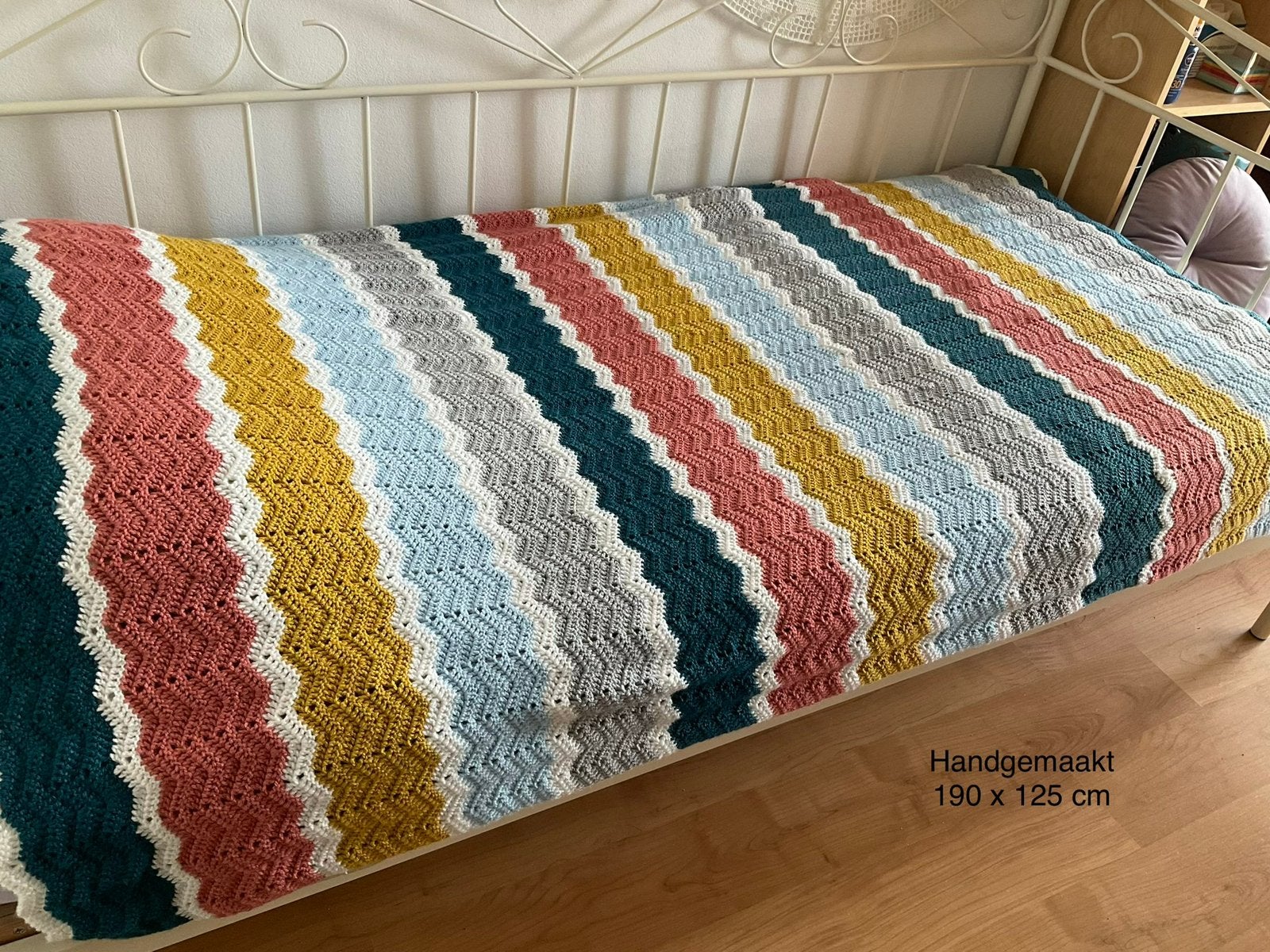 Mooie handgemaakte woondeken/ plaid in vintage stijl, Huis en Inrichting, Ophalen of Verzenden, Nieuw, Gehaakt