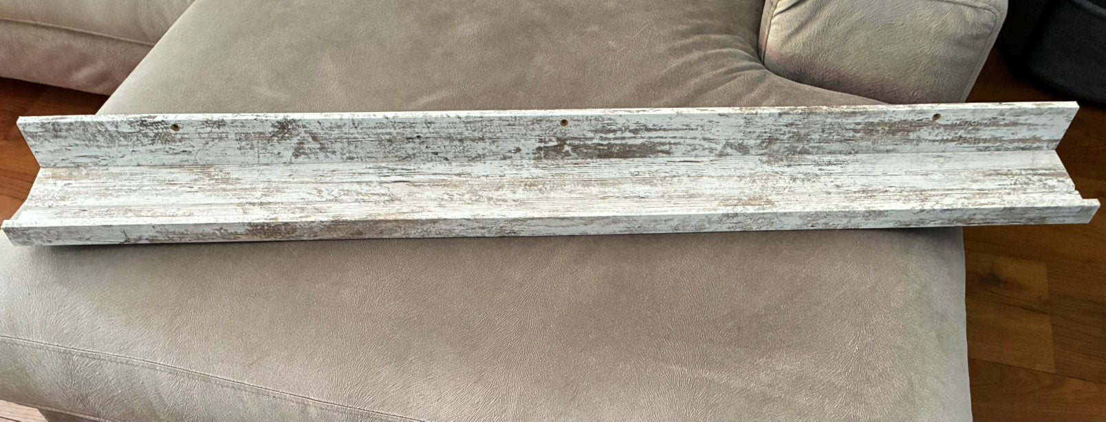 IKEA Mosslanda schilderijenplank 115cm gemêleerd bruin/wit, Huis en Inrichting, Woonaccessoires | Wandplanken en Boekenplanken