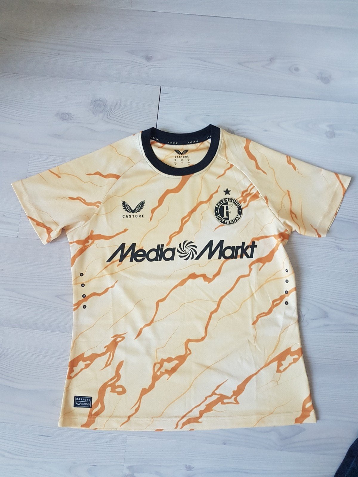 Feyenoord dames voetbalshirt in size large, Ophalen of Verzenden, Zo goed als nieuw, Shirt
