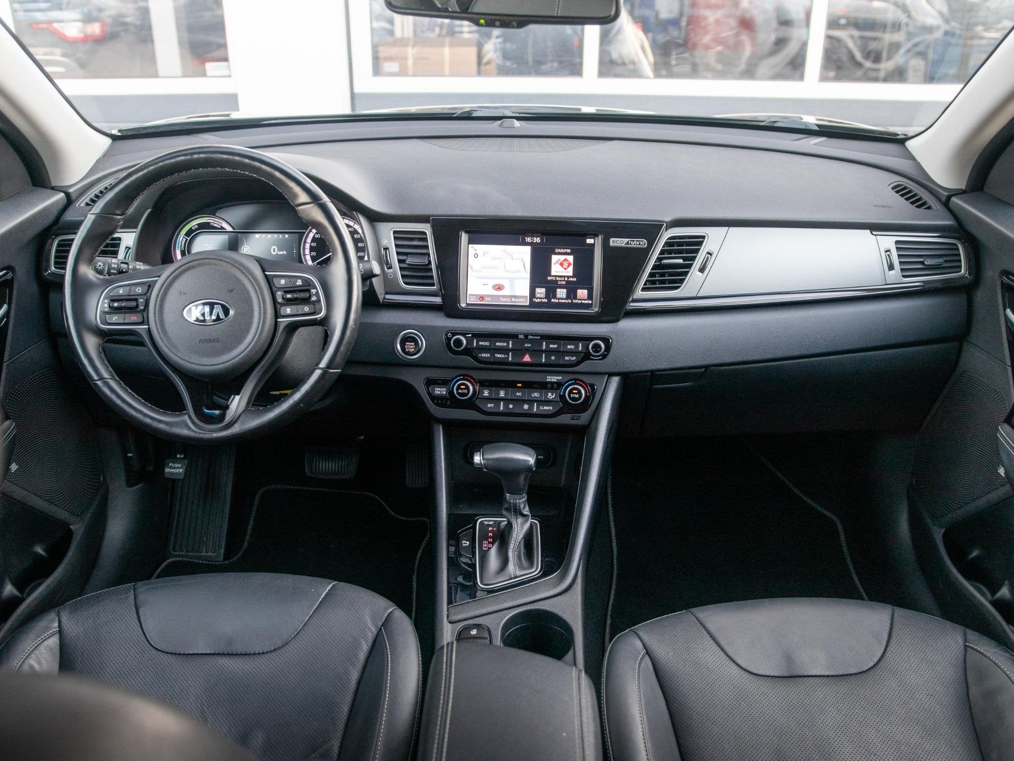 Foto 10 van Kia Niro 1.6 GDi Hybrid ExecutiveLine l lederen bekleding l