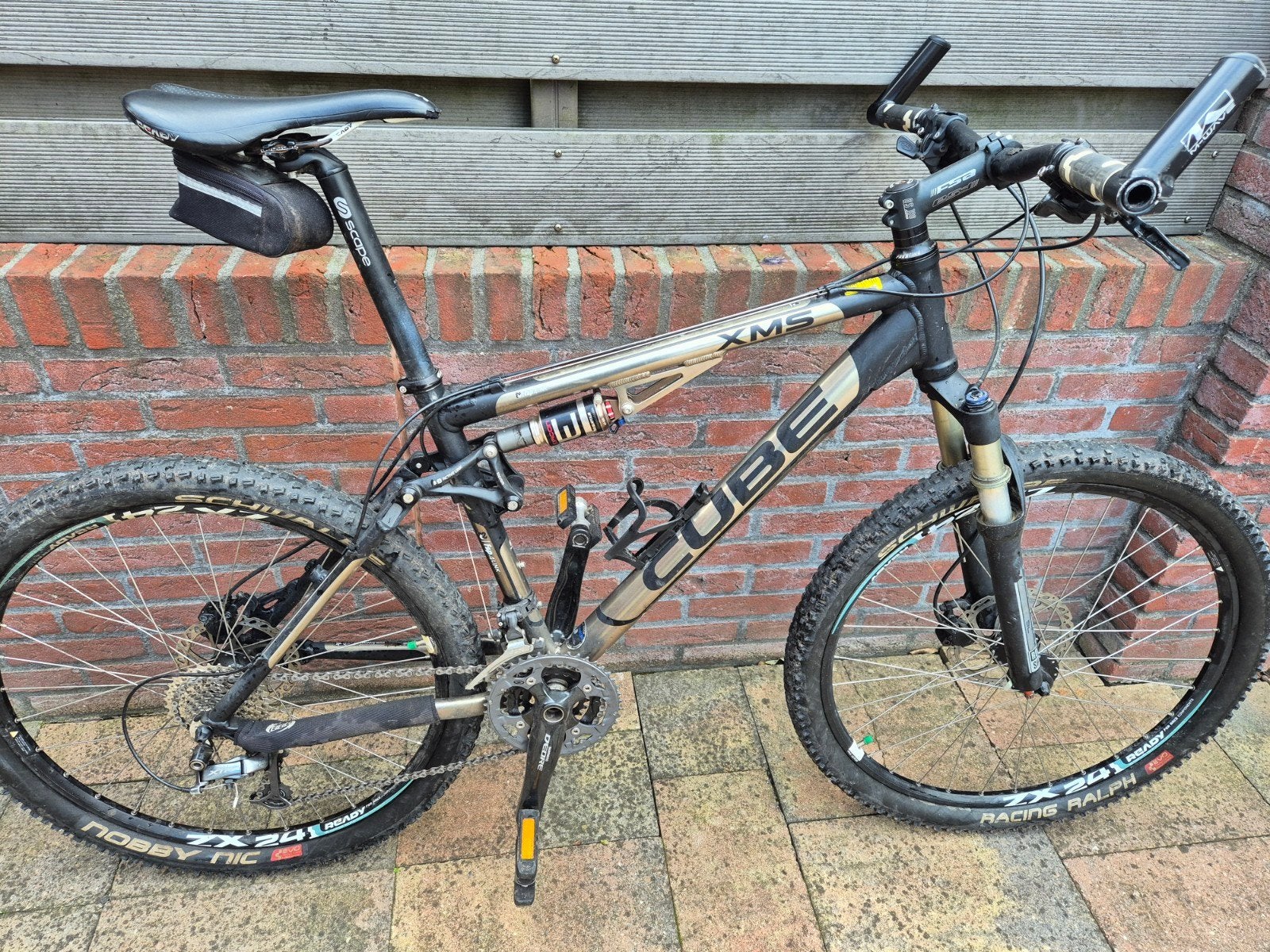 Foto 3 van Cube XMS Mountainbike, framemaat 48cm