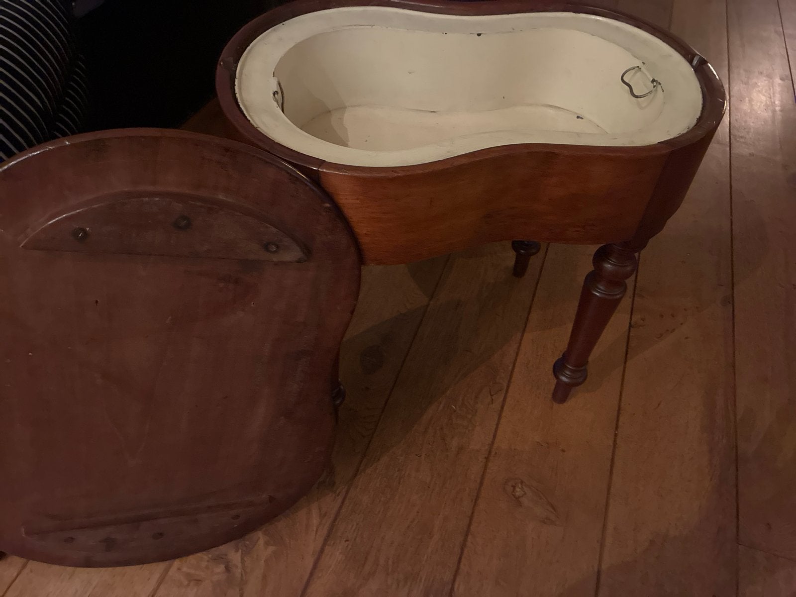 Antieke bidet, Ophalen