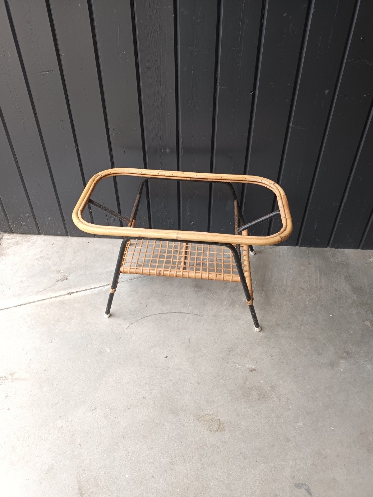 Gratis: rotan/bamboe tafeltje zonder glasplaat, Huis en Inrichting, Ophalen of Verzenden, Gebruikt