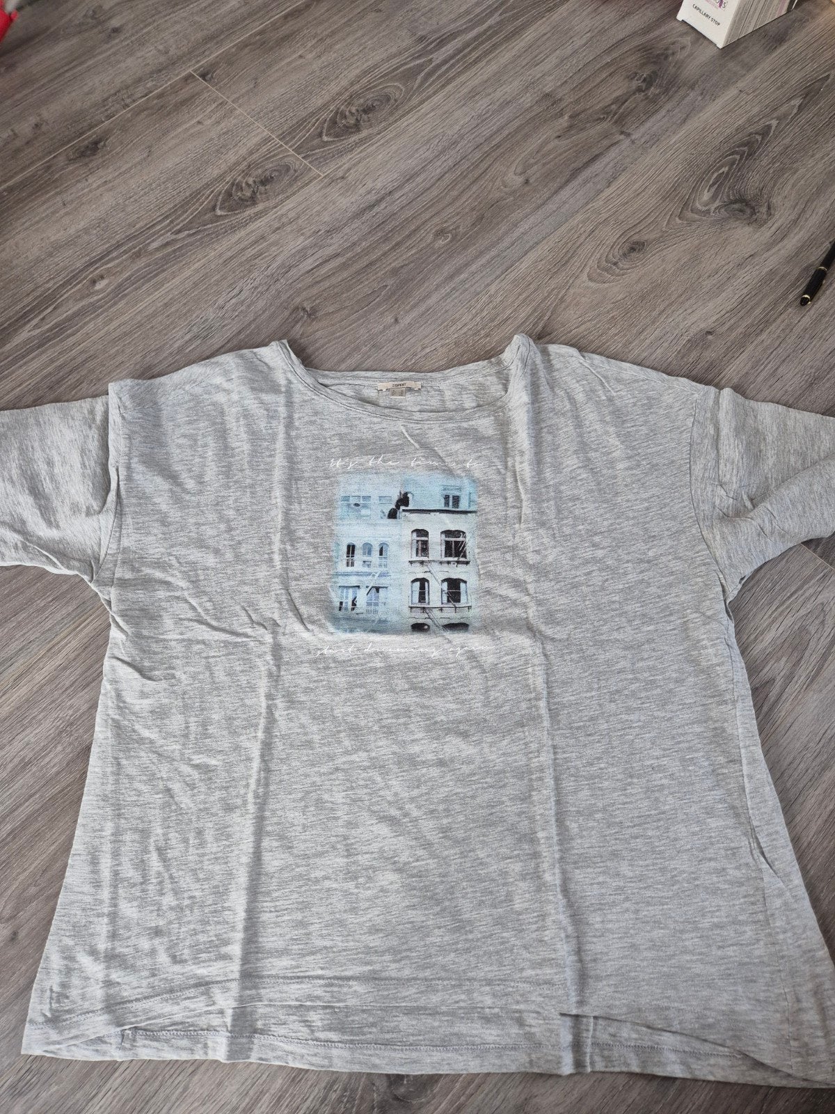 Esprit grijs T-shirt met gebouwprint - Maat XL, Kleding | Dames, T-shirts, Maat 46/48 (XL) of groter, Ophalen of Verzenden, Korte mouw