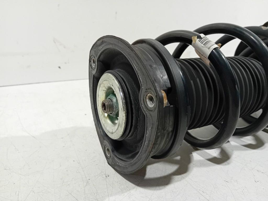 Veerpoot links voor Volkswagen Passat, Auto-onderdelen, Onderdelen@venauto.nl, Van der Ven Autorecycling B.V., Gebruikt, Ettenseweg 76, 4706 PB Roosendaal, The Netherlands