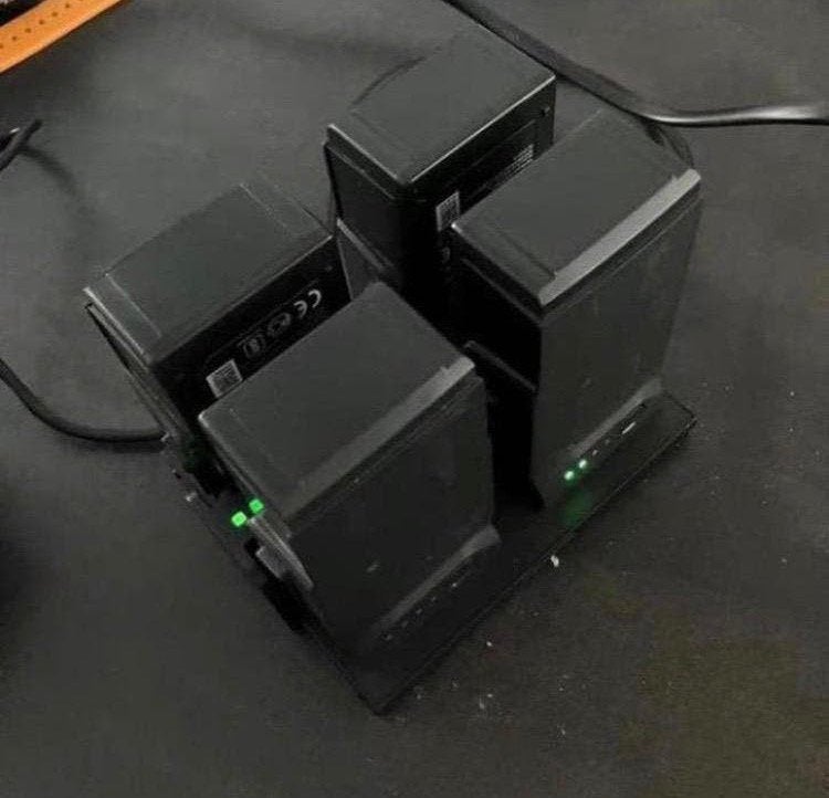 DJI Mavic Air batterijen 4x met charging-hub en oplader, Ophalen of Verzenden, Zo goed als nieuw