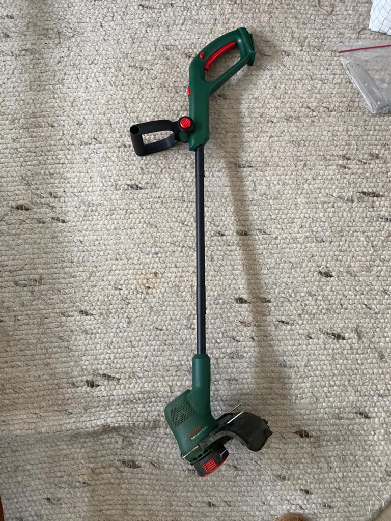 Bosch EasyGrassCut 18V-26 Accu Grastrimmer, Tuin en Terras, Ophalen, Cirkelmaaier, Accu-grasmaaier, Zo goed als nieuw