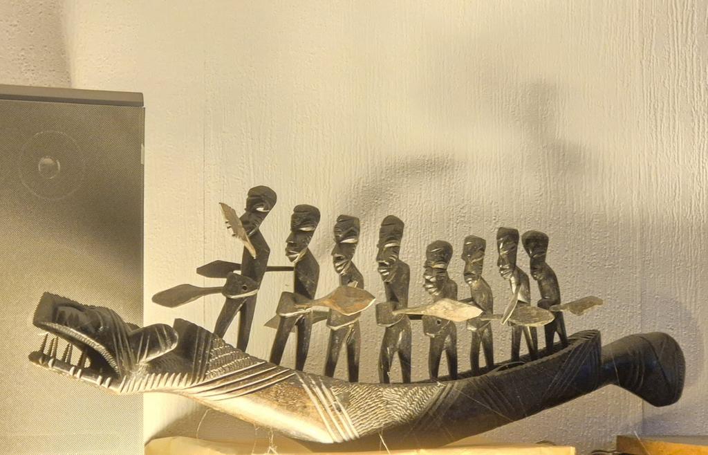 Houten boot kunst, Ophalen