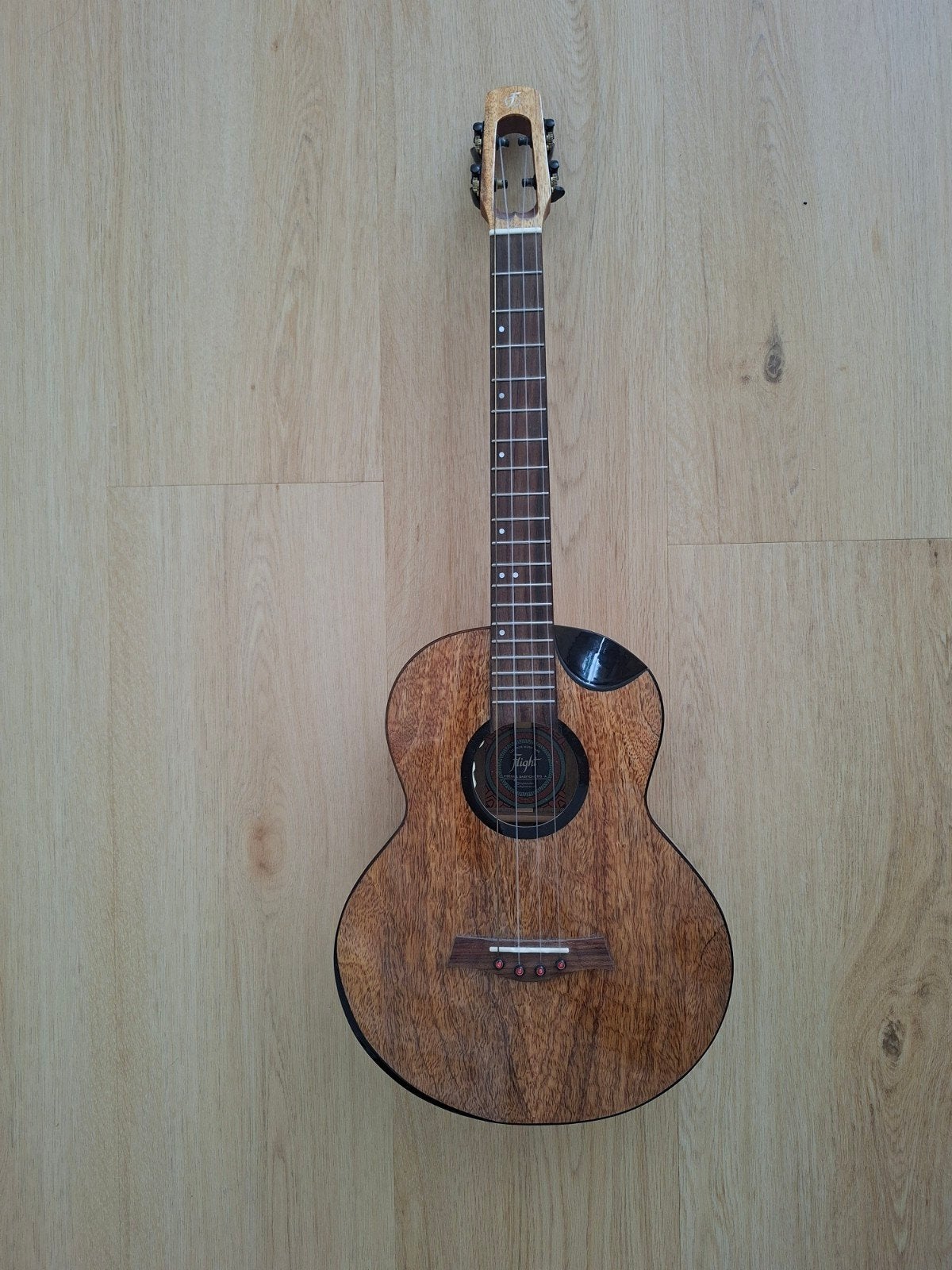 Flight Fireball EQ-A Baritone Ukelele massief Mango, Muziek en Instrumenten, Snaarinstrumenten | Overige, Ophalen of Verzenden