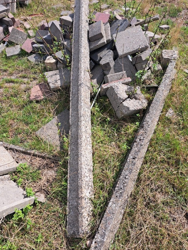 Gratis af te halen – 2 dikke betonnen H-balken (400 cm), Ophalen, Gebruikt, Biels, 200 cm of meer
