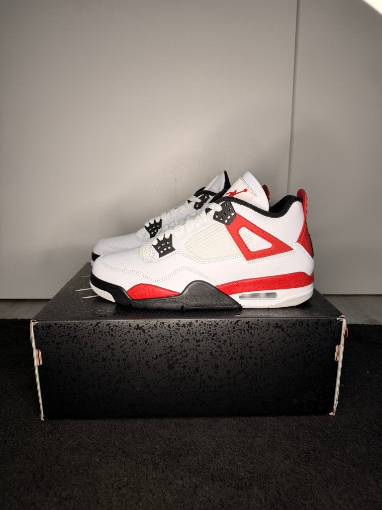 Jordan 4 Retro Red Cement maat 43, Wit, Nieuw, Ophalen of Verzenden, Sneakers of Gympen